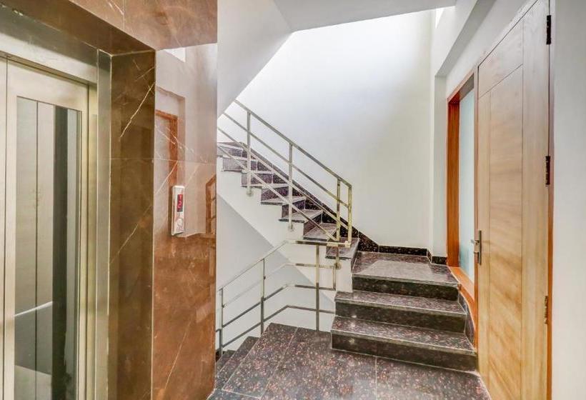 호텔 Collection O 78812 Golden Place