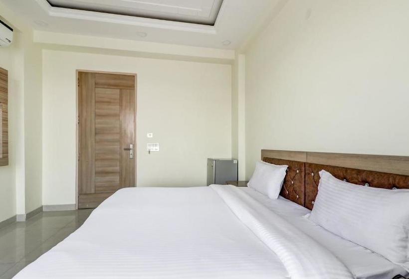 호텔 Collection O 78812 Golden Place