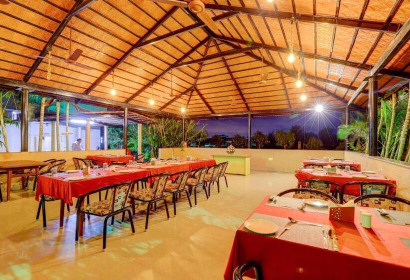 בית מלון כפרי Ezzenza Royal Garden Brindavan Resort