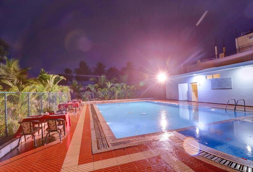 בית מלון כפרי Ezzenza Royal Garden Brindavan Resort