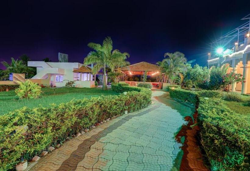 בית מלון כפרי Ezzenza Royal Garden Brindavan Resort