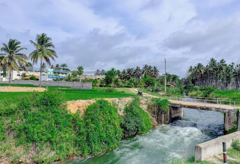 בית מלון כפרי Ezzenza Royal Garden Brindavan Resort