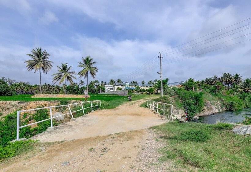 בית מלון כפרי Ezzenza Royal Garden Brindavan Resort