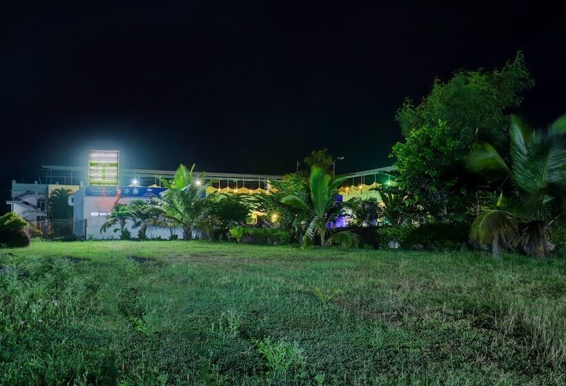 בית מלון כפרי Ezzenza Royal Garden Brindavan Resort