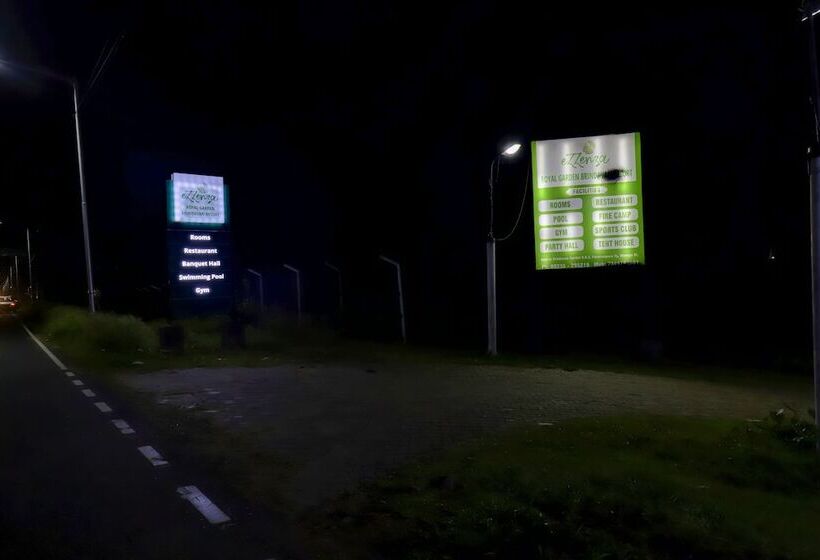 בית מלון כפרי Ezzenza Royal Garden Brindavan Resort