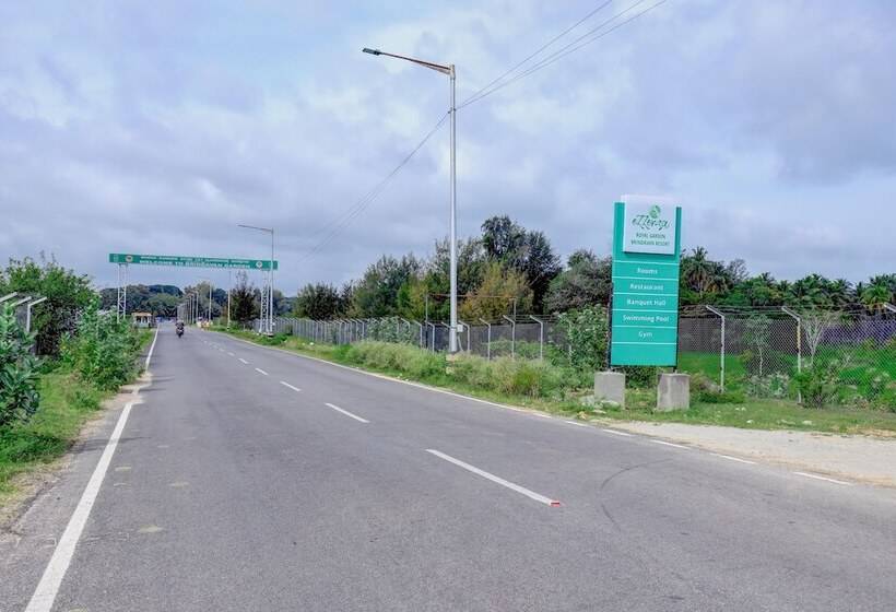 בית מלון כפרי Ezzenza Royal Garden Brindavan Resort