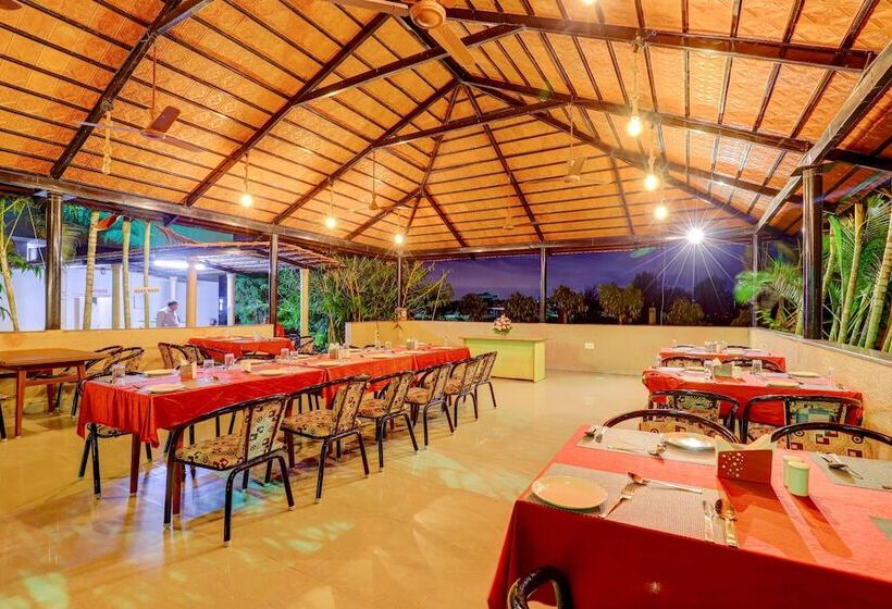 בית מלון כפרי Ezzenza Royal Garden Brindavan Resort