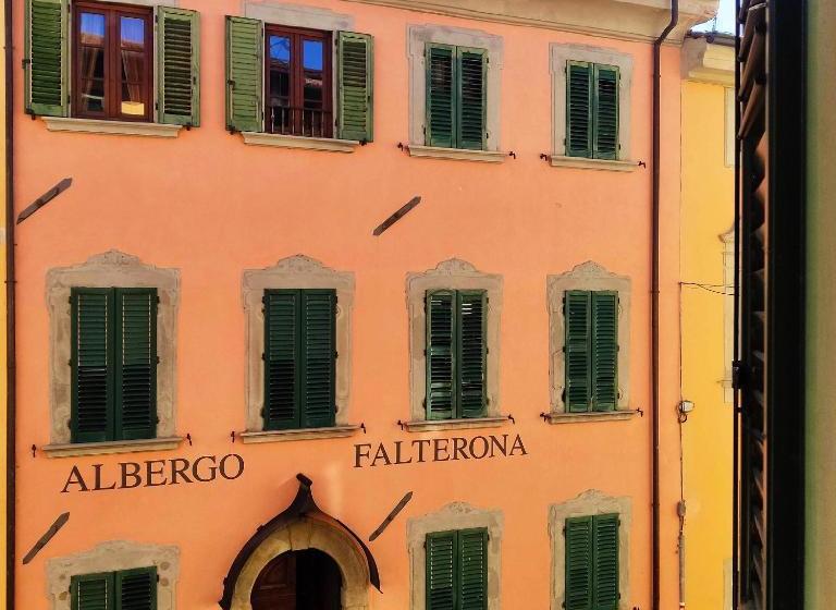 Отель Albergo Falterona