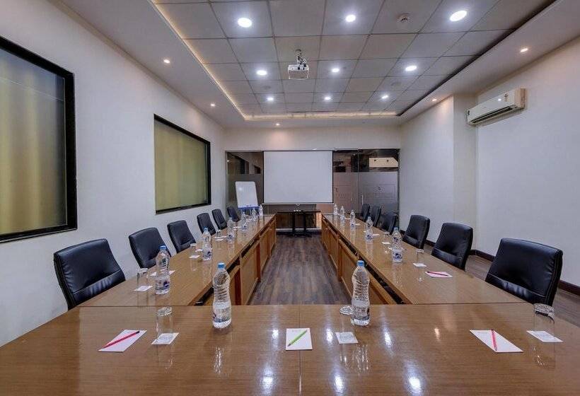 בית מלון כפרי Grand Fortune Beacon Ichalkaranji