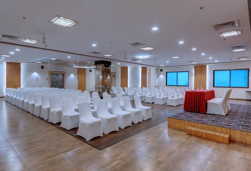 בית מלון כפרי Grand Fortune Beacon Ichalkaranji