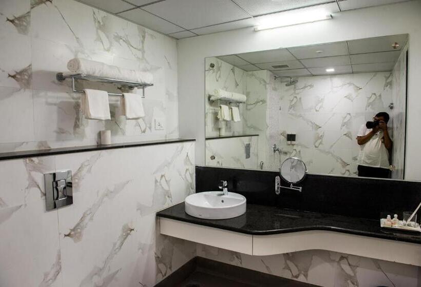 בית מלון כפרי Grand Fortune Beacon Ichalkaranji