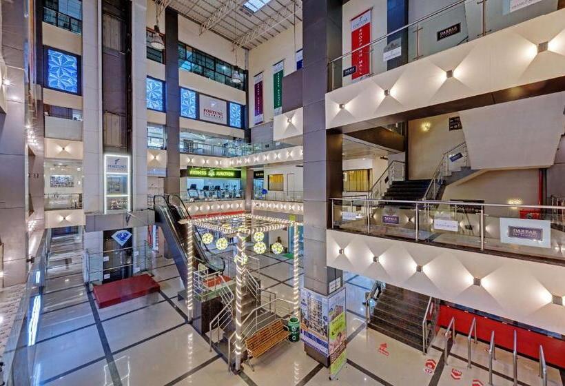 בית מלון כפרי Grand Fortune Beacon Ichalkaranji