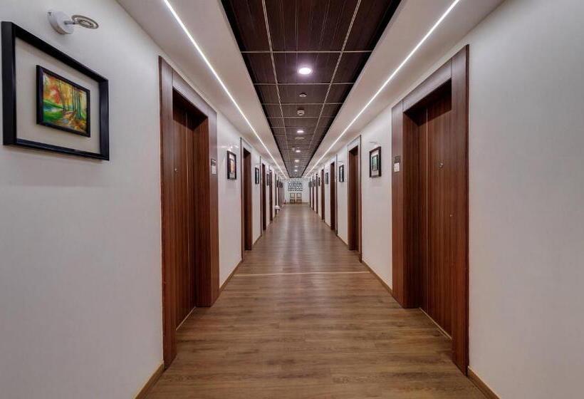 בית מלון כפרי Grand Fortune Beacon Ichalkaranji