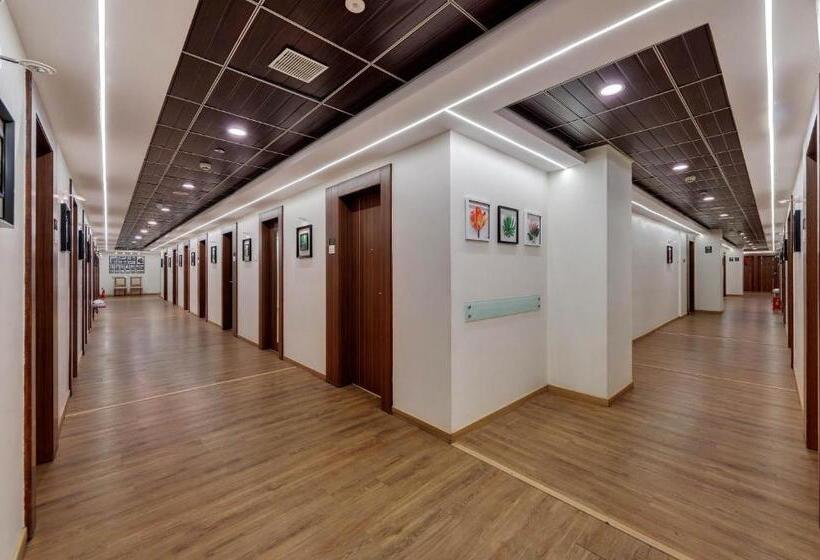 בית מלון כפרי Grand Fortune Beacon Ichalkaranji