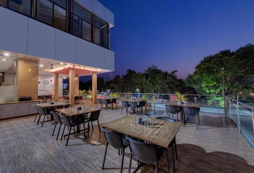 בית מלון כפרי Grand Fortune Beacon Ichalkaranji