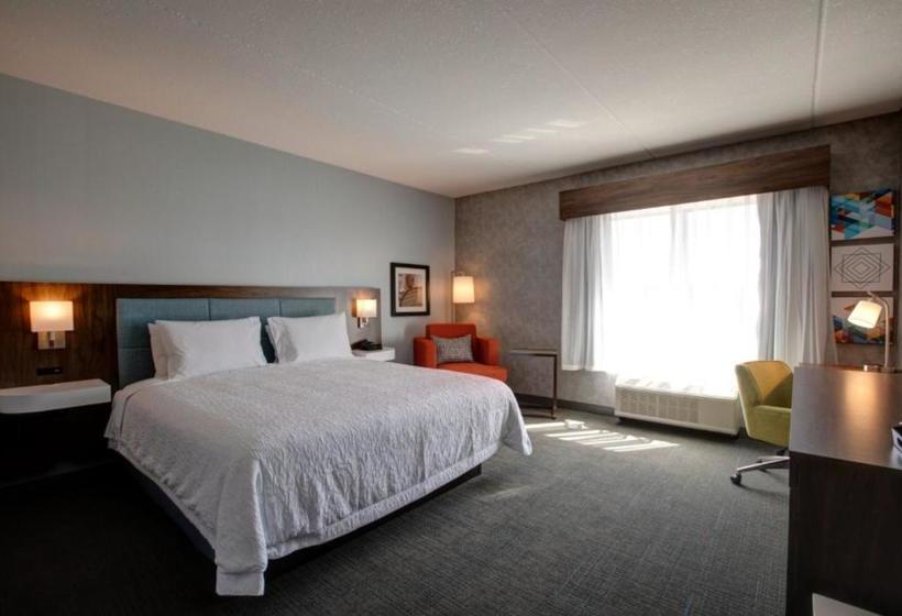 هتل Hampton Inn & Suites By Hilton Waterloo St. Jacobs