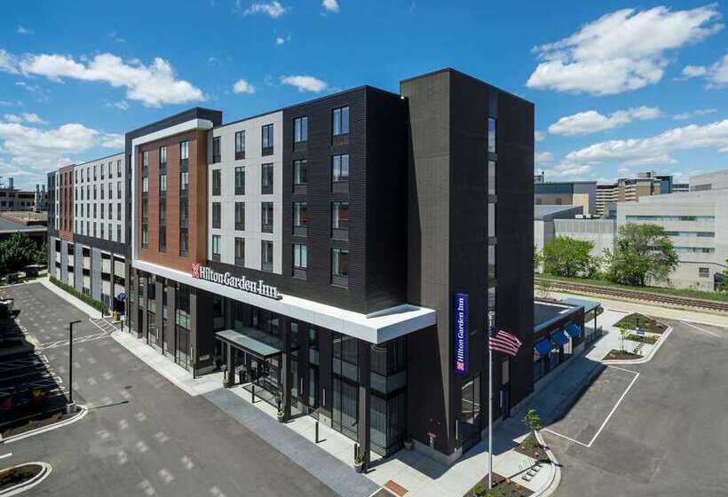 בית מלון כפרי Hilton Garden Inn Madison Downtown