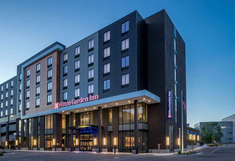 בית מלון כפרי Hilton Garden Inn Madison Downtown