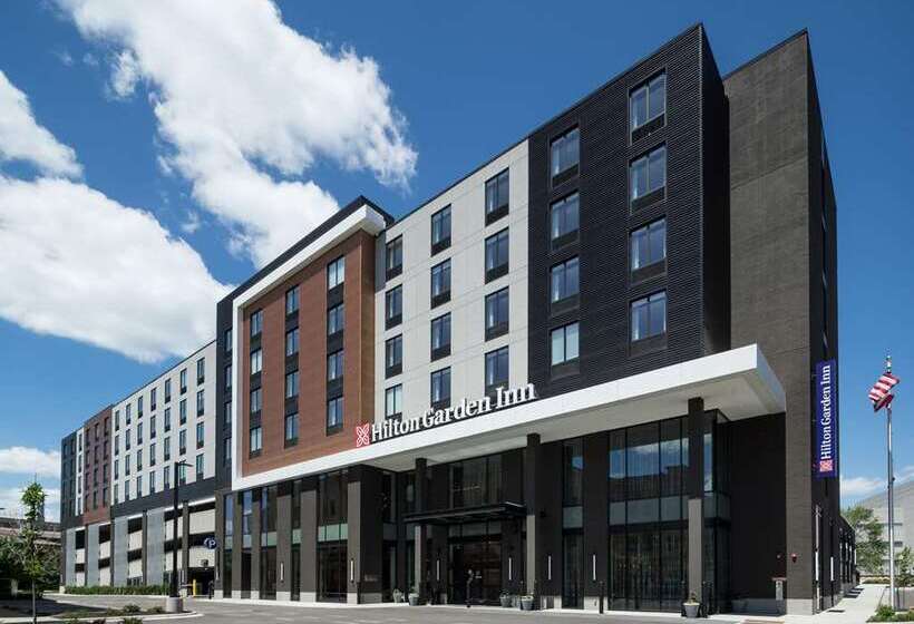בית מלון כפרי Hilton Garden Inn Madison Downtown