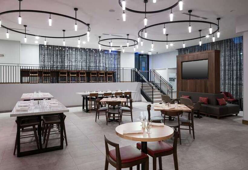 בית מלון כפרי Hilton Garden Inn Madison Downtown