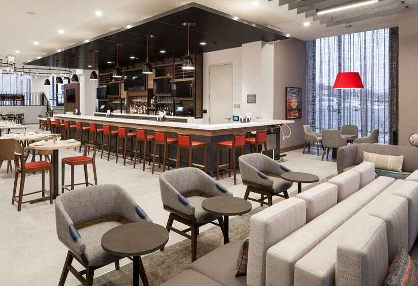 בית מלון כפרי Hilton Garden Inn Madison Downtown