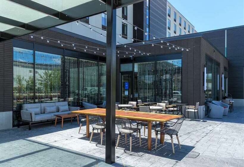 בית מלון כפרי Hilton Garden Inn Madison Downtown