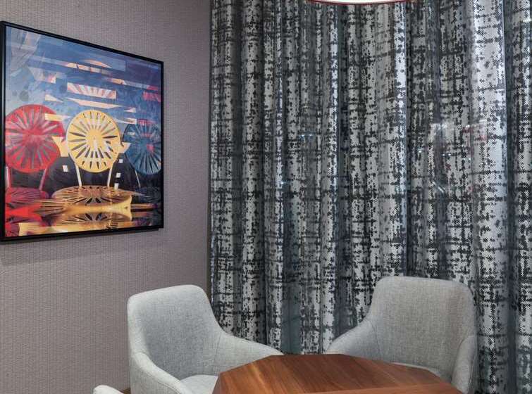 בית מלון כפרי Hilton Garden Inn Madison Downtown