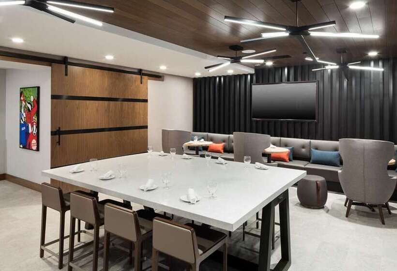 בית מלון כפרי Hilton Garden Inn Madison Downtown