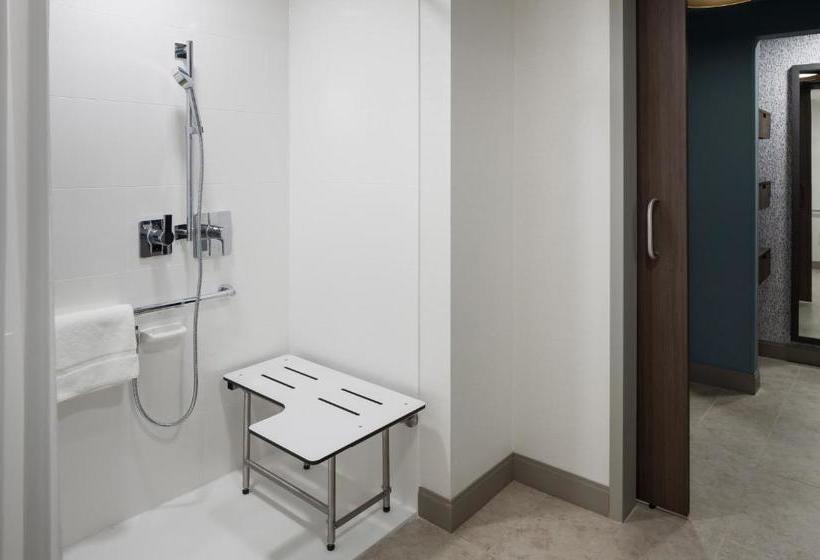 בית מלון כפרי Hilton Garden Inn Madison Downtown