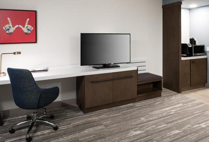 בית מלון כפרי Hilton Garden Inn Madison Downtown