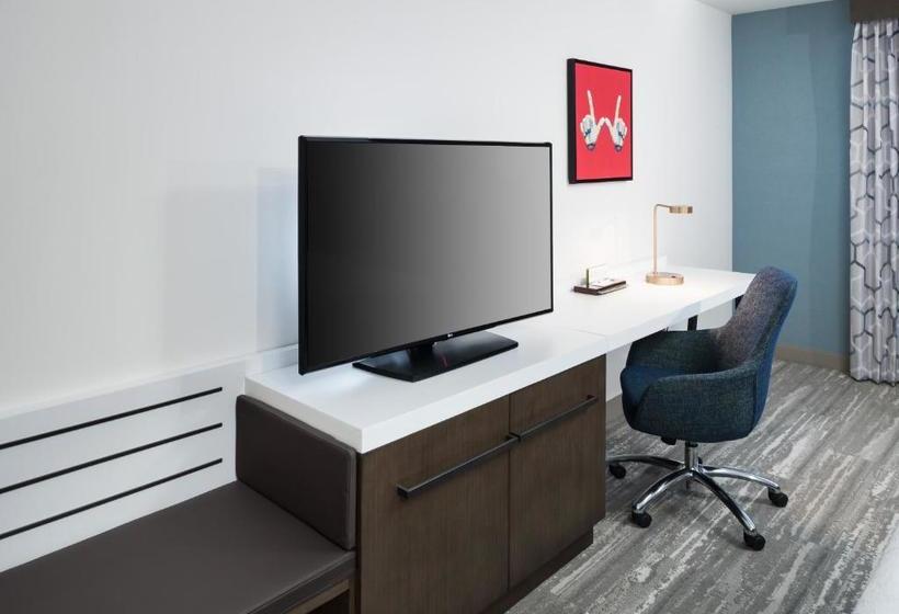 בית מלון כפרי Hilton Garden Inn Madison Downtown