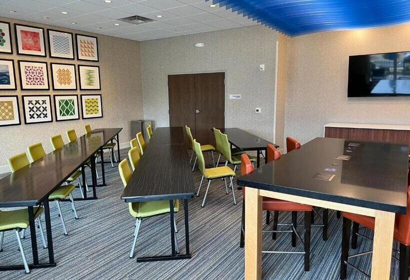 בית מלון כפרי Holiday Inn Express & Suites Tuscaloosa East, An Ihg