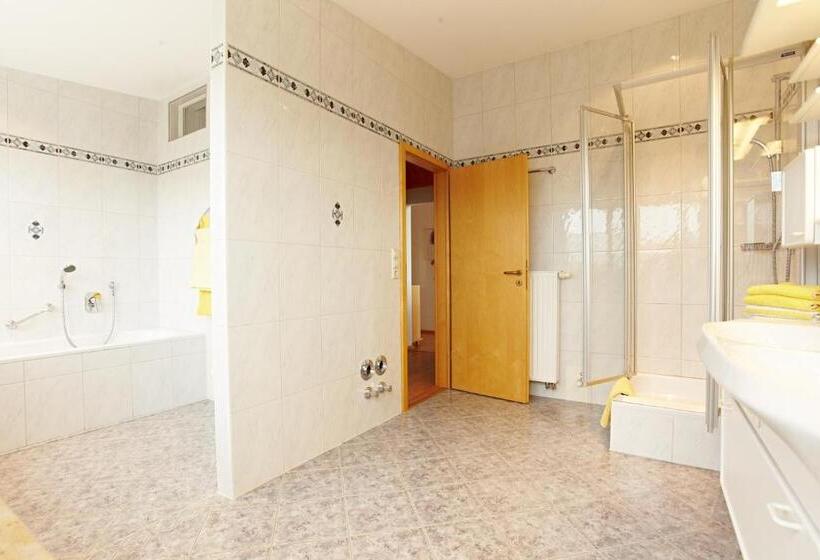 Отель Hornstein Weingut, Vinothek & Gastronomie