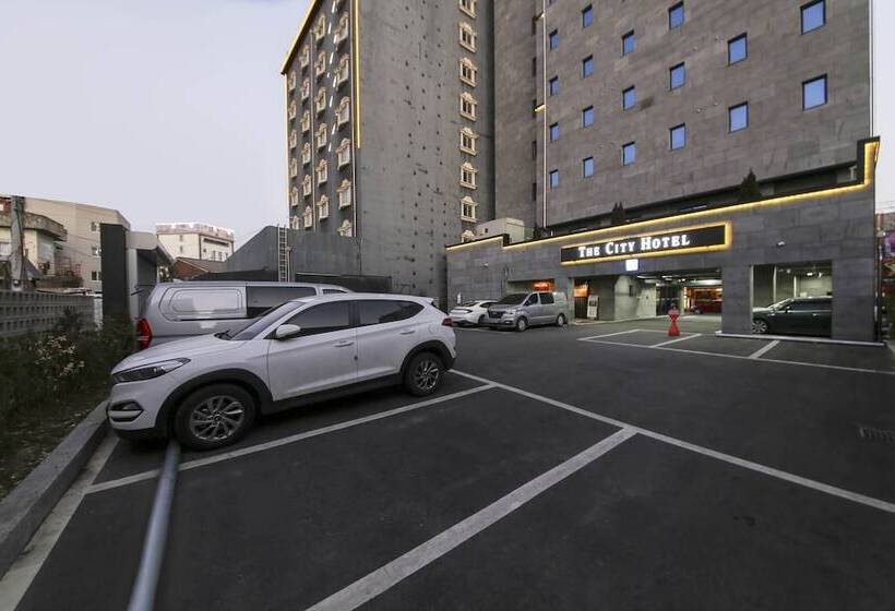 Hotel The City