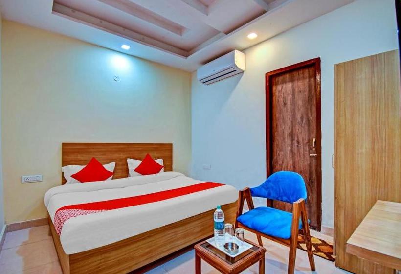 Отель Oyo 77653  Le Majestic