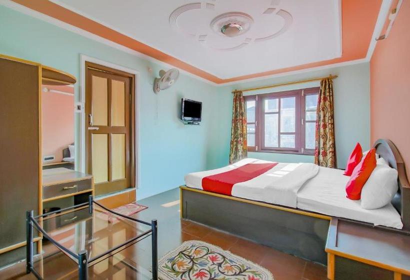 ホテル Oyo 78606 Kashmir Royale Resort