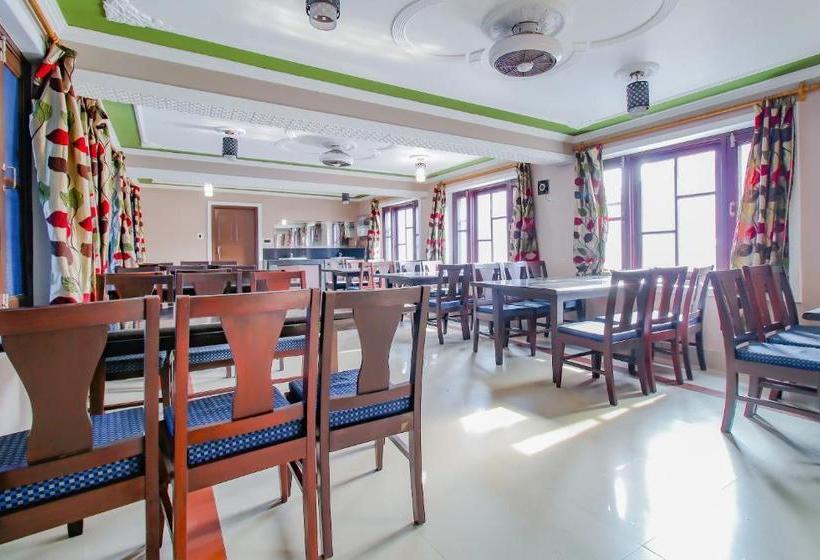 ホテル Oyo 78606 Kashmir Royale Resort