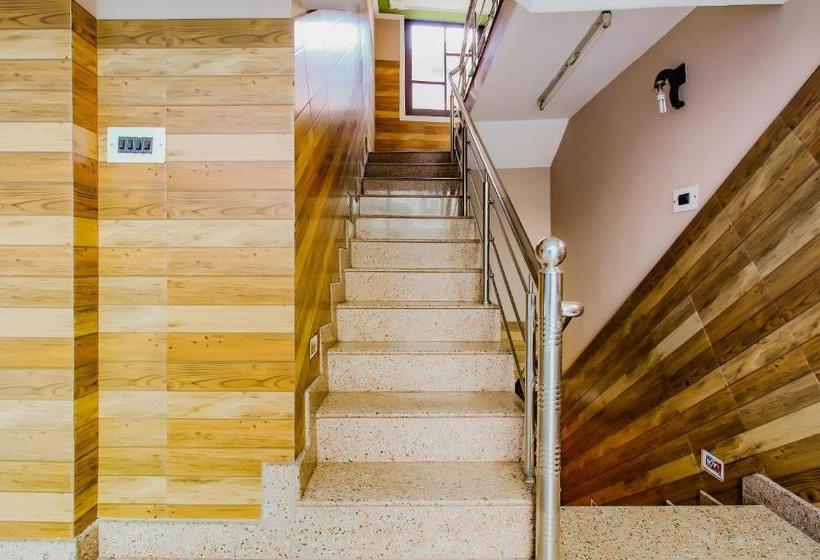 ホテル Oyo 78606 Kashmir Royale Resort