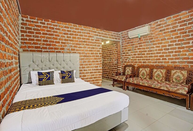 בית מלון כפרי Oyo 90279 Wartawan De Mansion