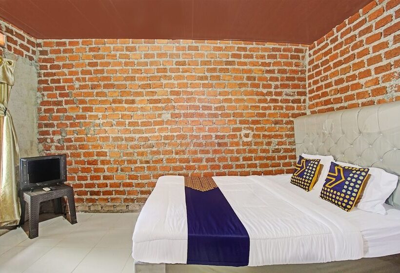 בית מלון כפרי Oyo 90279 Wartawan De Mansion