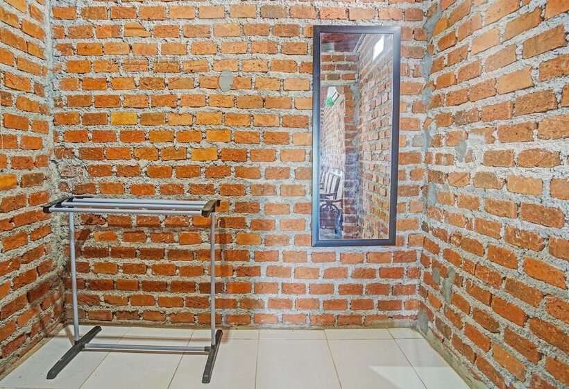 בית מלון כפרי Oyo 90279 Wartawan De Mansion