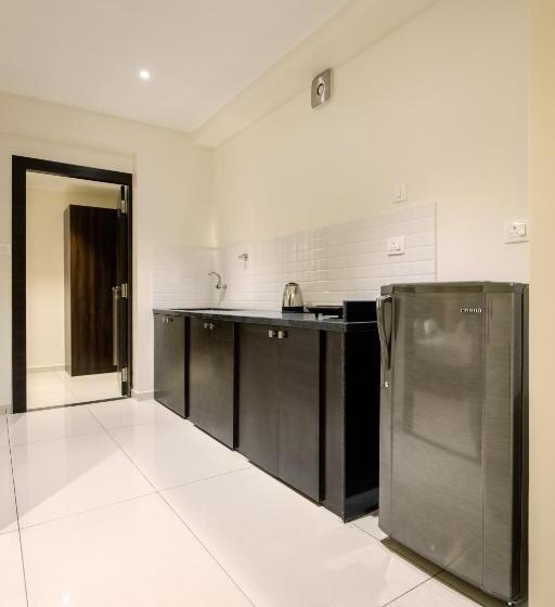 酒店 Paramount Suites & Service Apartments