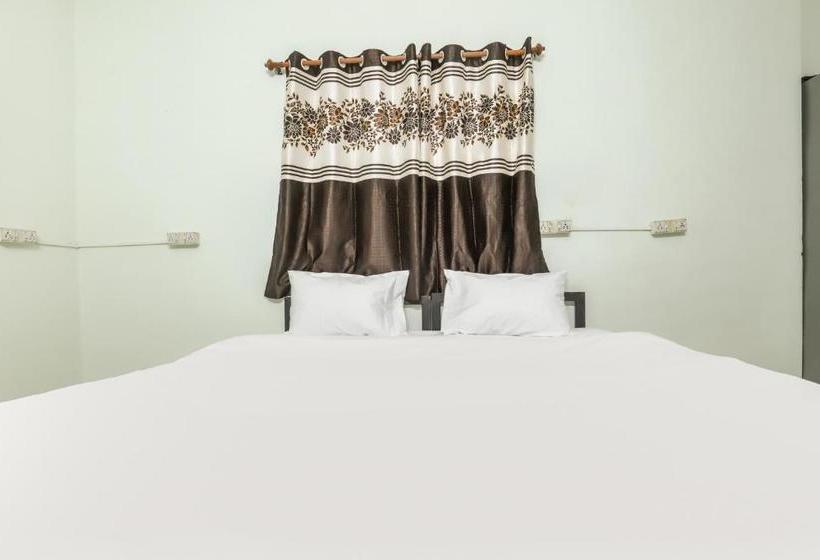 בית מלון כפרי Spot On 78169 Lotus Service Apartment