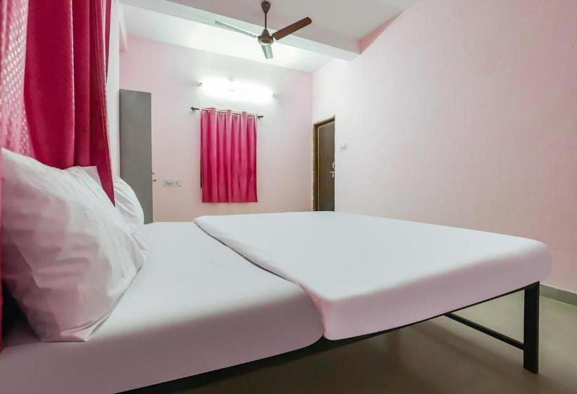 호텔 Spot On 78169 Lotus Service Apartment