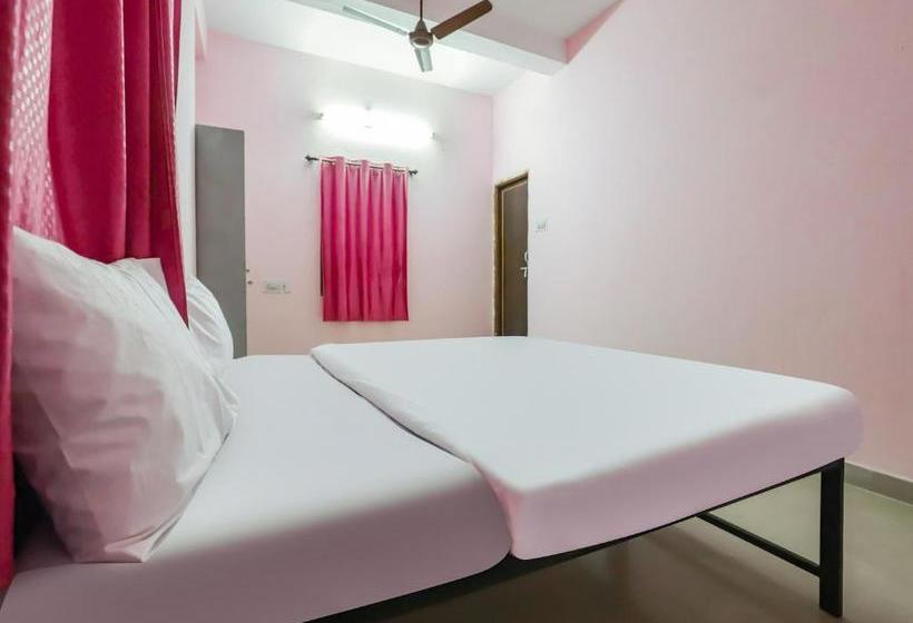 בית מלון כפרי Spot On 78169 Lotus Service Apartment