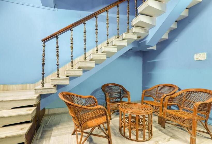 فندق Spot On 78479 Horas Regency