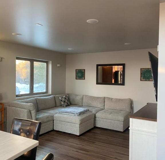 فندق Spruce Lodge