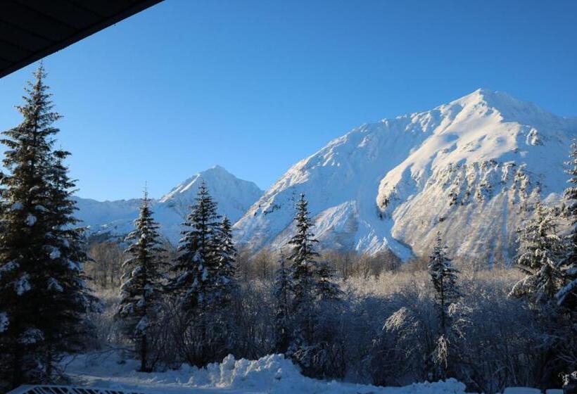 فندق Spruce Lodge