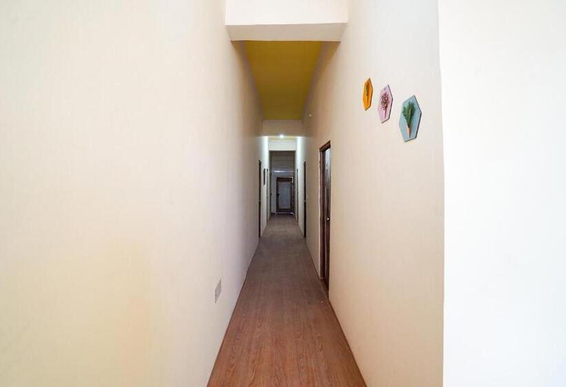 호텔 The Golden Crown