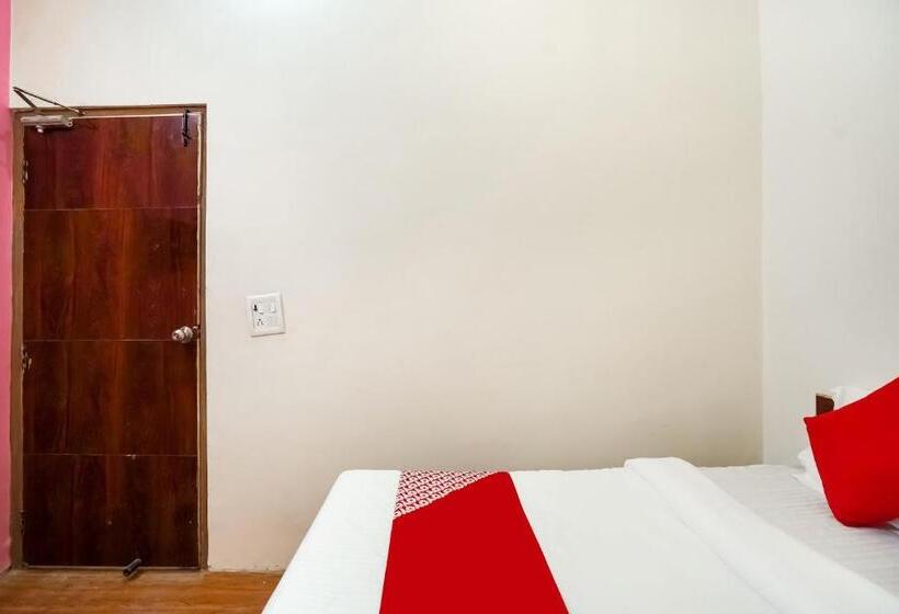 호텔 The Golden Crown